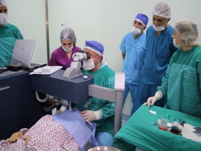 ATU-nun Tədris Cərrahiyyə Klinikasında 84 yaşlı kişinin gözündə uğurlu əməliyyat aparılıb
